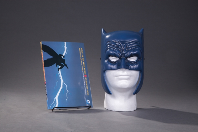 Obrázok Batman The Dark Knight Returns Book   Mask Set